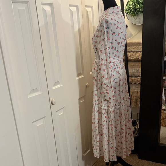 Ivy City Co White Floral Long Sleeve Midi Dress - Picture 3 of 8